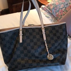 ✈️ MICHAEL BY MICHAEL KORS Jet Set Tote Bag 💋
